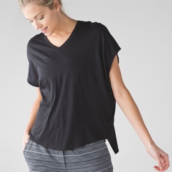 Lululemon Devout Short Sleeve Tee Split Back Tee Black - Picture 8 of 9